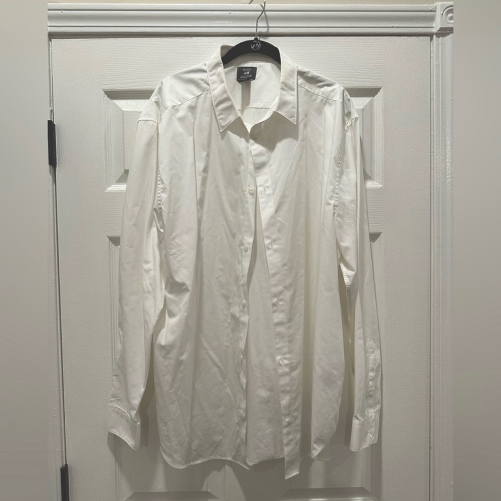 Bundle of 2 men’s H&M dress shirts